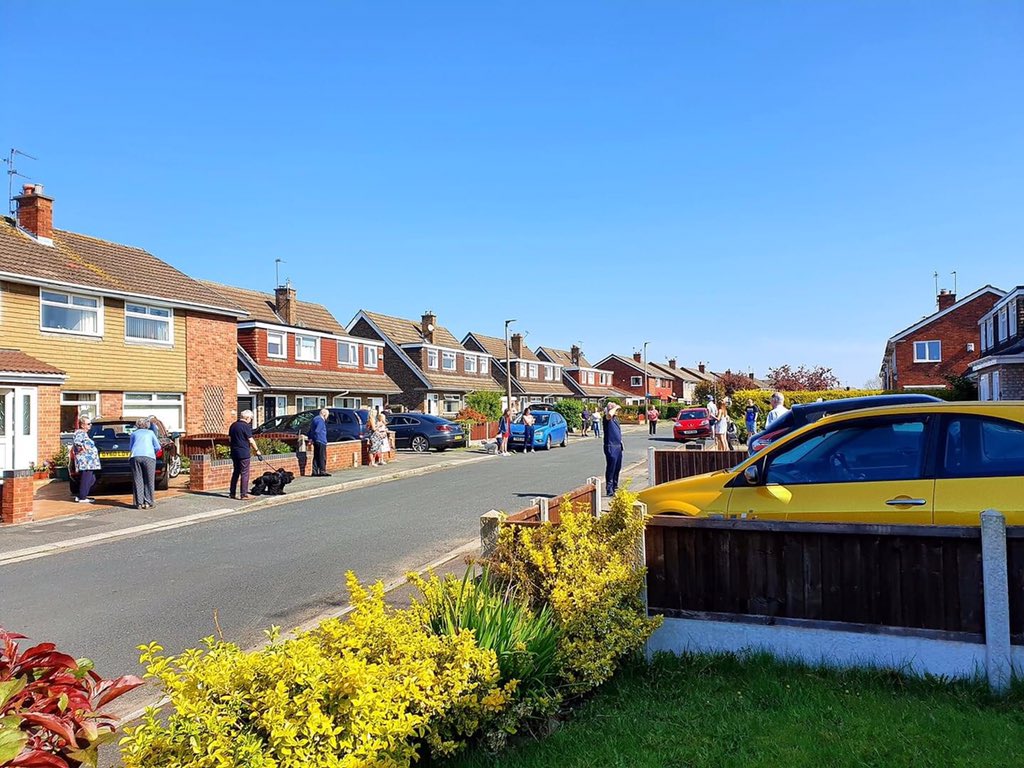 LisaBlundell7's tweet photo. I think it’s safe to say we have the BEST neighbours 🥰 Thank you to Archers Way, friends and family for coming out to sing ‘happy birthday’ to Dexter! 🎂🎶🎉 #socialdistancingatitsbest🌈 https://t.co/zbds8TWuxT