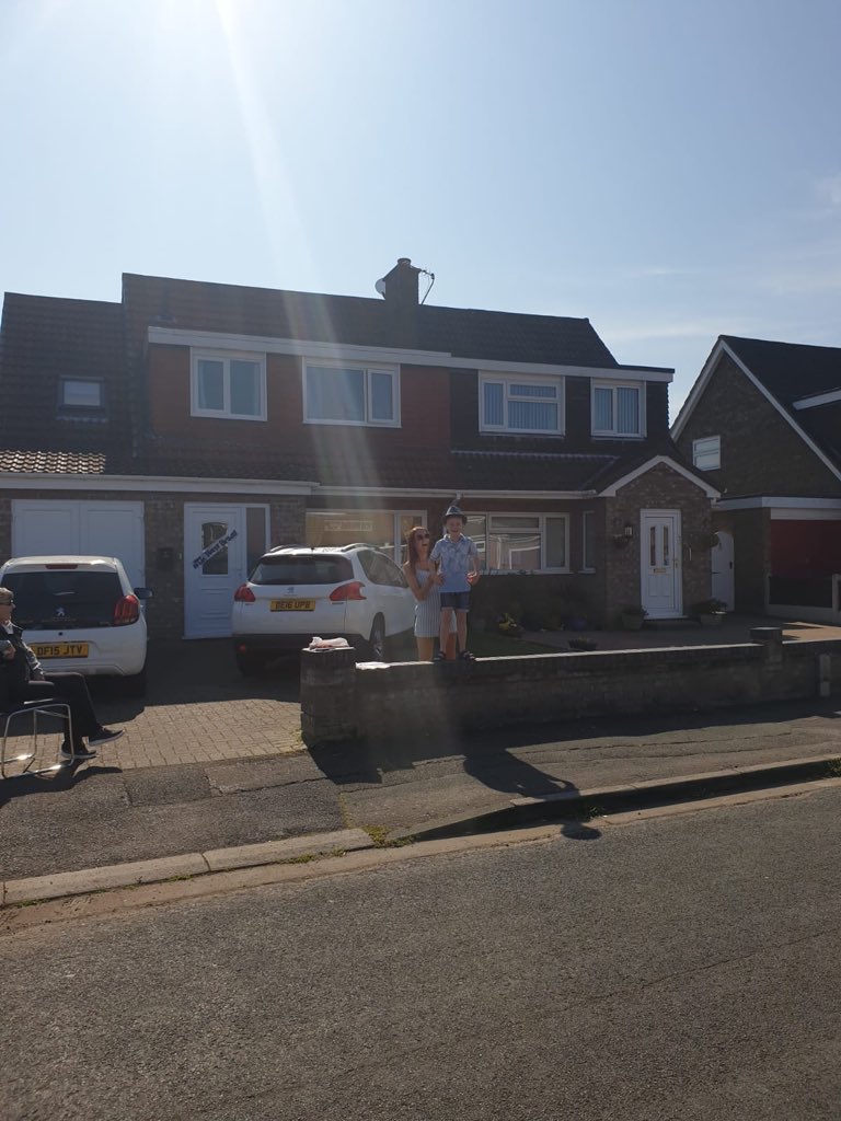 LisaBlundell7's tweet photo. I think it’s safe to say we have the BEST neighbours 🥰 Thank you to Archers Way, friends and family for coming out to sing ‘happy birthday’ to Dexter! 🎂🎶🎉 #socialdistancingatitsbest🌈 https://t.co/zbds8TWuxT
