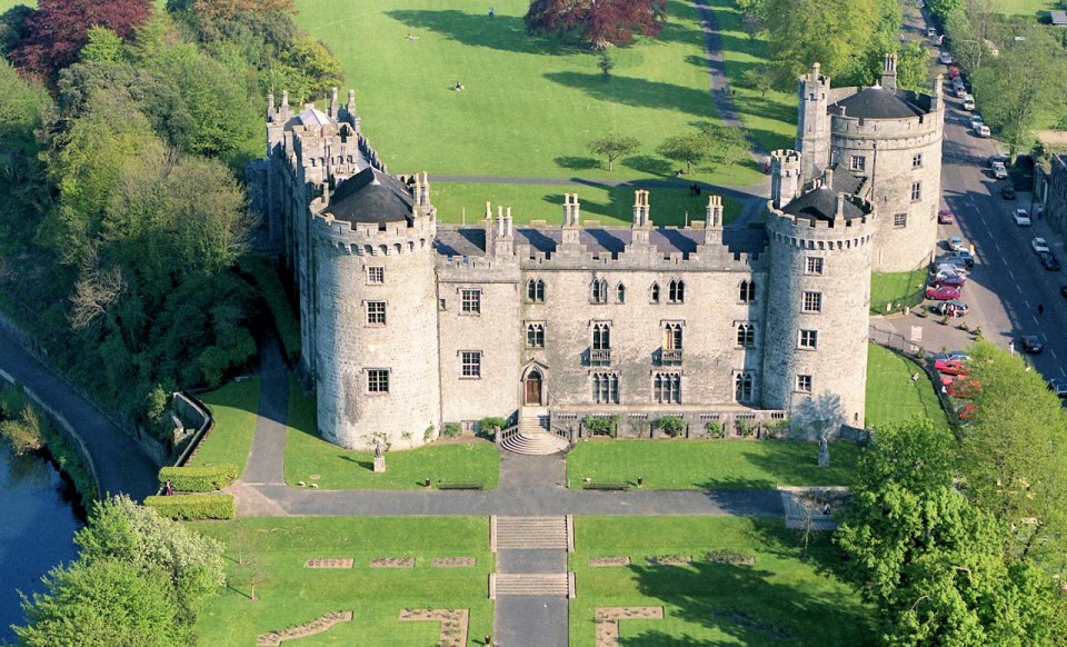 EIGTravel's tweet photo. Take in trips to Jerpoint Abbey, Kilkenny Castle, Glendalough, The GPO, @thepowerscourt @visitSmithwicks @WaterfordCrystl &amp; @homeofguinness among others on our Ireland's Ancient East Itinerary, check it out!!

https://t.co/GheaTflkRG
#eigtravel https://t.co/KpCREWtGlE