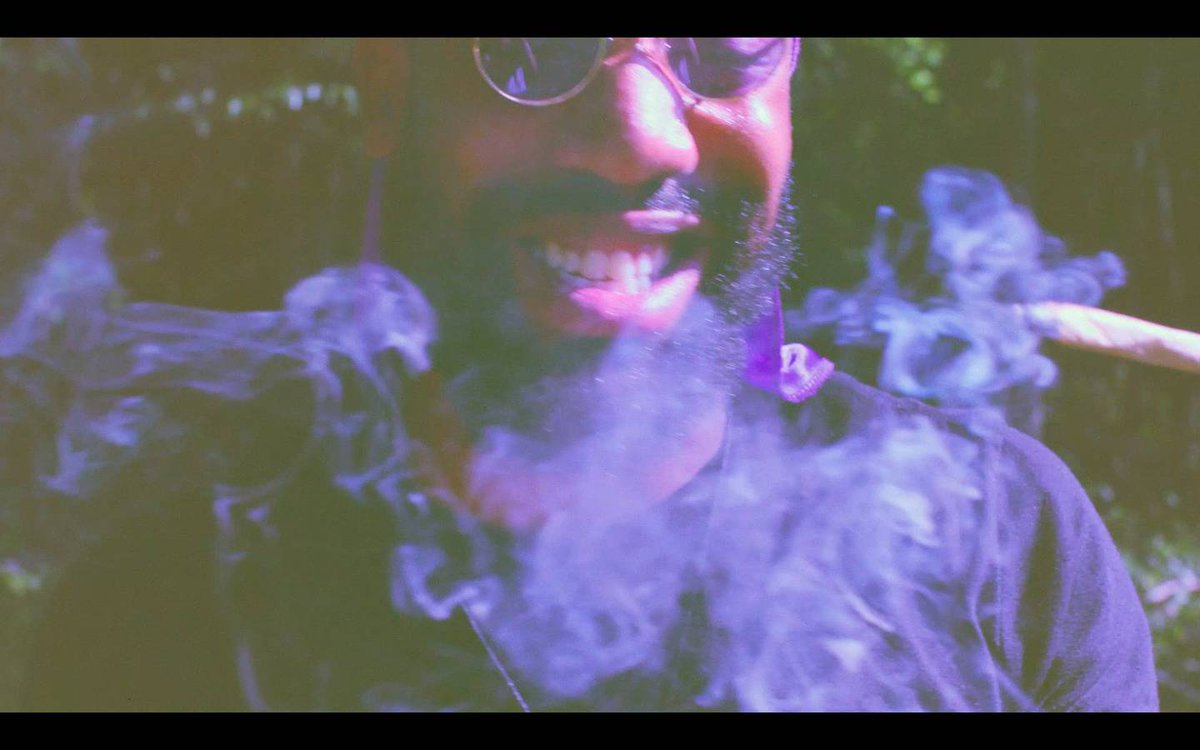 Woke Up Smiling! Less Than One Week Until The Exclusive World Video Premier Of #PricelsssComodity 💧 Catching The Vibes? 😌🔥 #goodmorningvibes #purplegang #candidcapture #smilesandsmoke