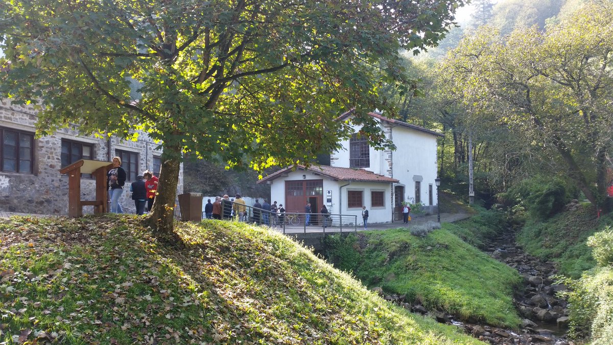 debagoiena's tweet photo. [EUS] Leintz Gatzagako gatza. Tradizioa eta berrikuntza batuz gatz ekoizpenak aurrera dirau.

[CAS] La sal de #leintzgatzaga. Con tradición y toques de innovación la producción de sal sigue adelante.

#debagoiena #gipuzkoaturismoa #gastronomia #euskadi #museoa #familiaturismoa https://t.co/YFTjBRz3d3