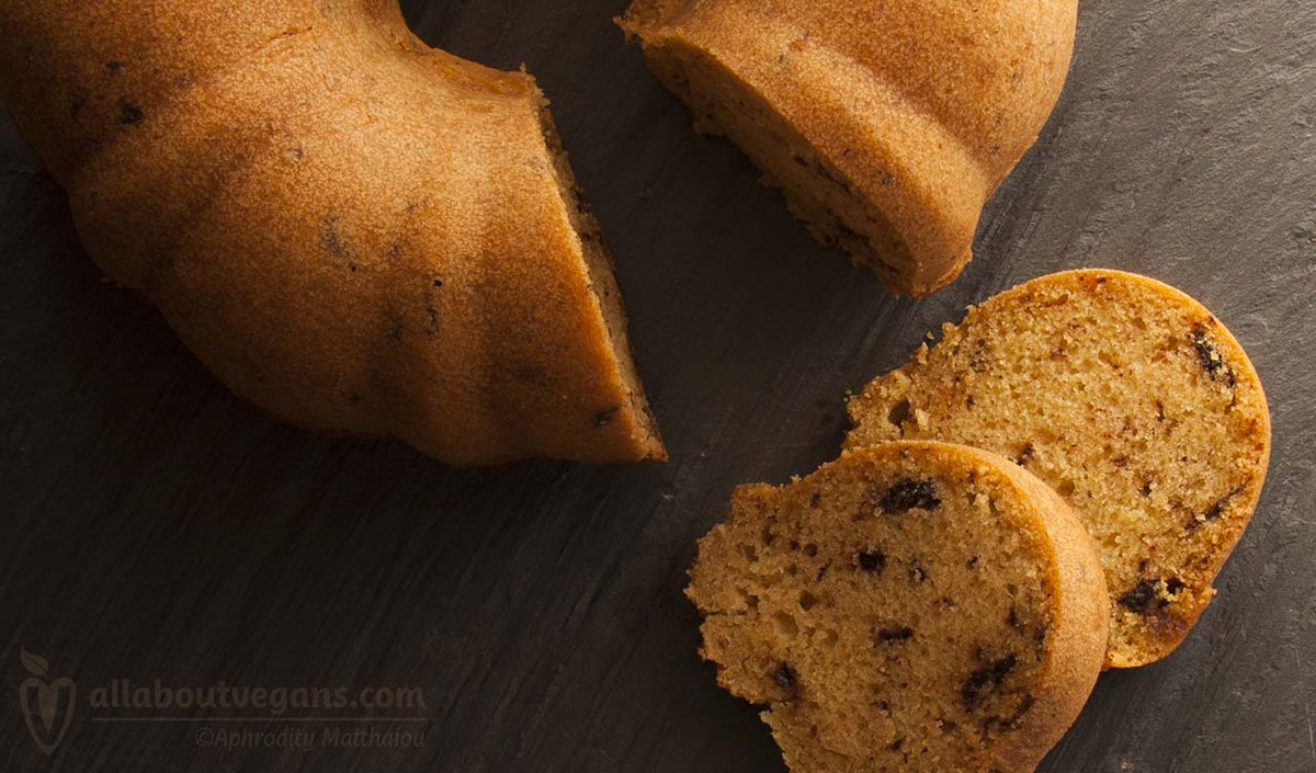 AllVegansBlog's tweet photo. In these days of isolation, treat yourself to a simple, easy, fluffy and mouthwatering cake with olive oil and chocolate chips. Vegan, fasting, vegetarian… absolutely perfect! https://t.co/YkxlFD1Tqp #vegans #sweet #recipe #eggless #butterless #dairyfree #dessert #allaboutvegans https://t.co/wzj0lLn8lG