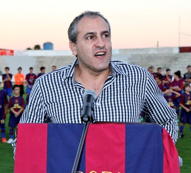 El presidente del <a href="/udpoblense/">U.D. Poblense</a> que siempre habla muy CLARO Miquel Molondro en <a href="/OCRMallorca/">Onda Cero Mallorca</a> <a href="/PMunozOndaCero/">Paco Muñoz</a> no esconde se malestar con la decisión de la <a href="/FFIB_oficial/">FFIB</a> " Nos penalizan por ir primeros "