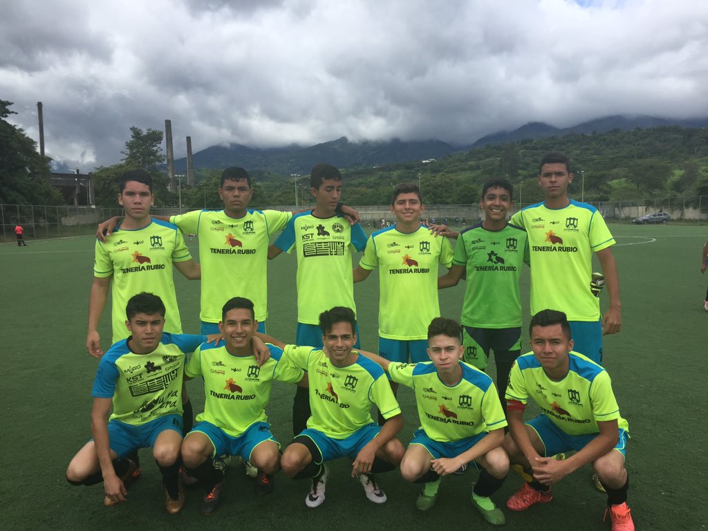 #TBT #Canteras Andres Camilo Mendoza juega para el Ateltico Sur en la categoría Segunda Juvenil en parla en Madrid España, con el <a href="/Junidense/">Junidense F.C.</a> defendió la Camiseta por 3 temporadas 2017-2018 y 2019, dejando en alto nuestro club, hoy continúa su carrera en españa 🇪🇸... ÉXITOS