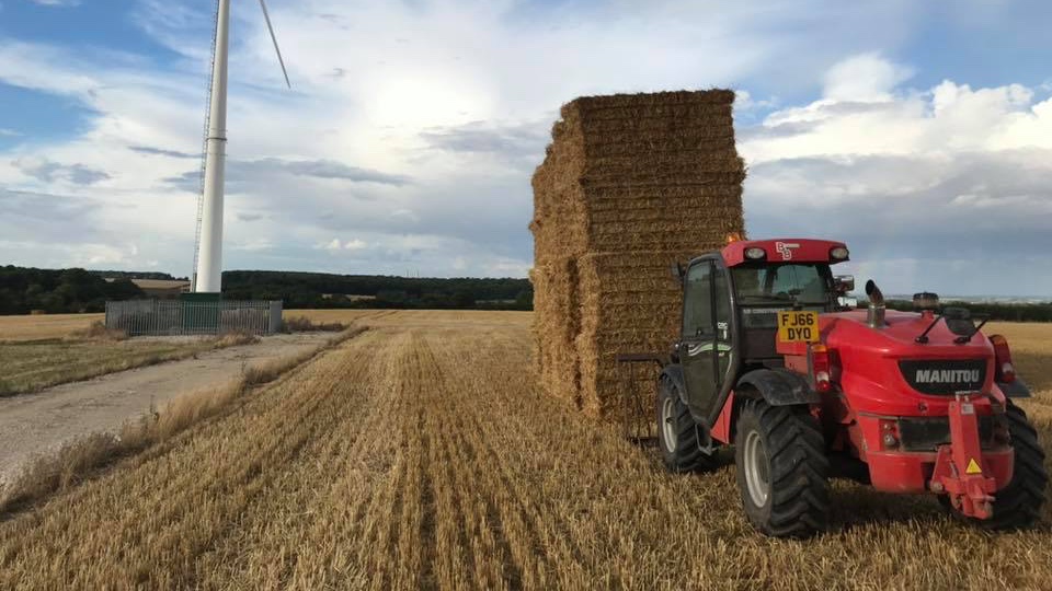 #ThrowBackThursday to a picture from Philip Ardern of his <a href="/ManitouUk/">Manitou UK 🇬🇧</a> MLT 629 hard at work! 👊