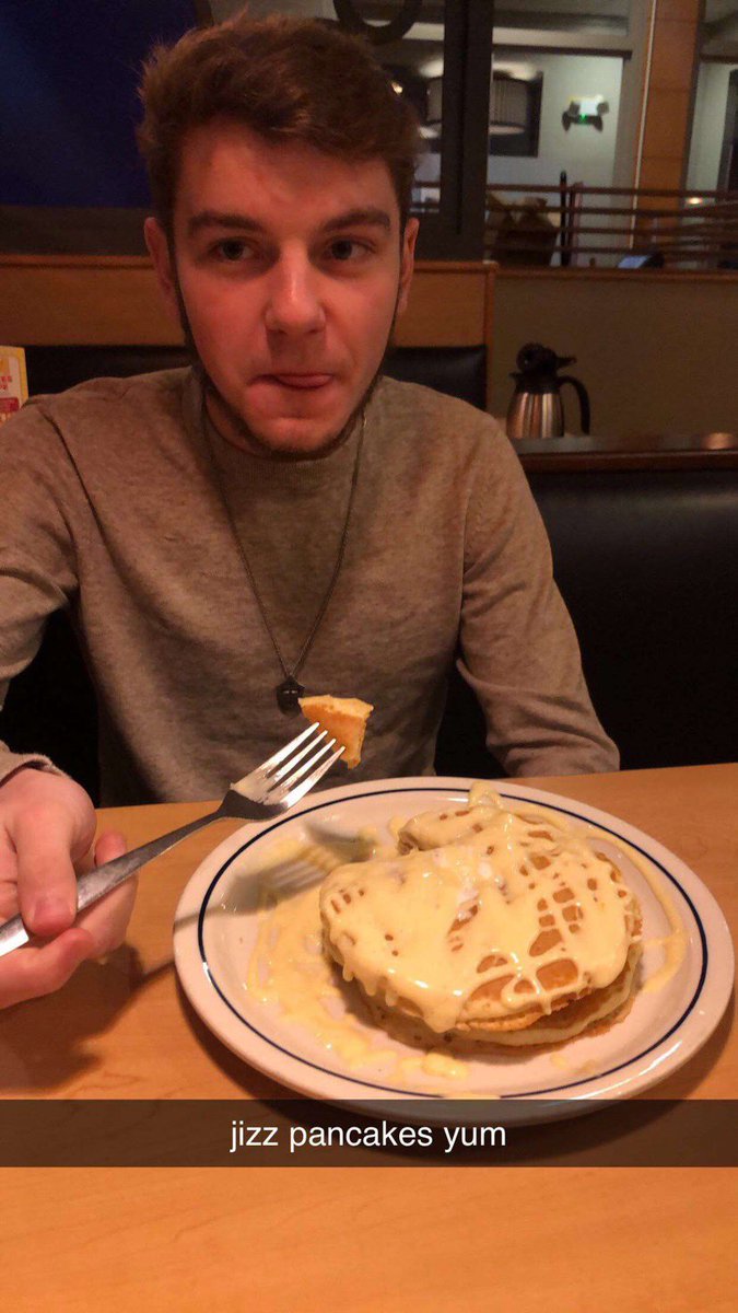 BiggsAvery's tweet photo. @Jesse__Craft @eggo I thought you liked pancakes https://t.co/egF03s9CEE