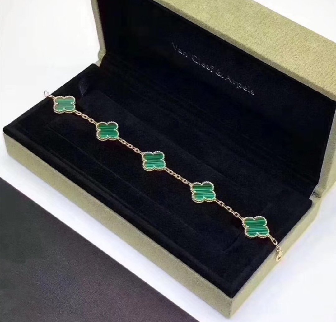 Welcome to Fc Brand Jewellery
We Have all Brand Collection in 18k.
Wich Brand u want, Send me Photos 
I Can Deliverd.
Delivery Within 3day's in all Emirates🇦🇪
wa.me/971545434718
Only WhatsApp....