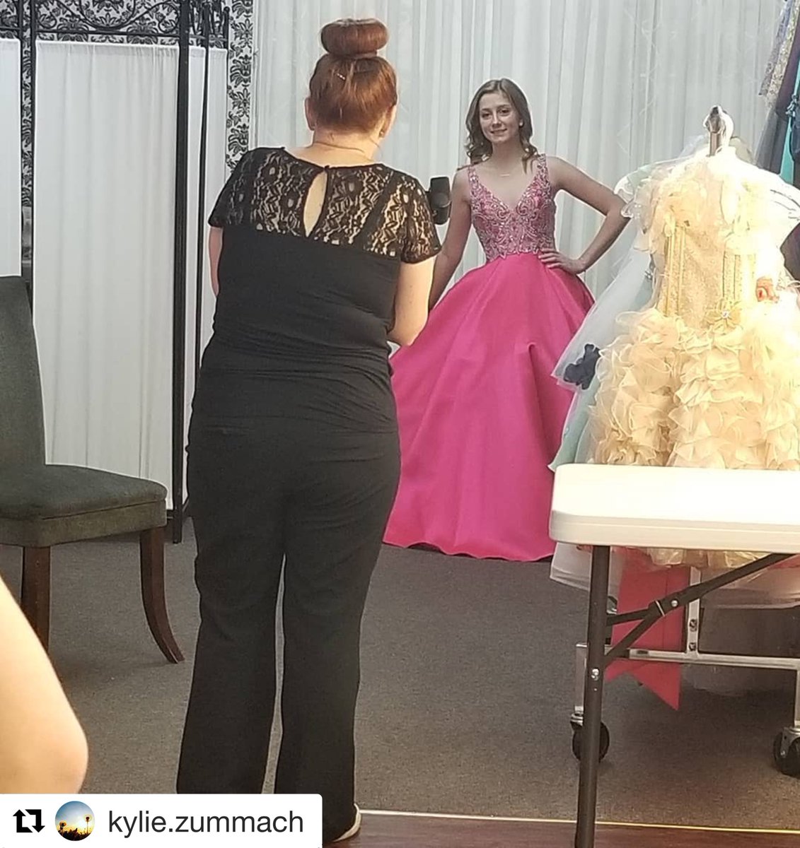 TheDavidTT's tweet photo. #TBT to an easier time! 
#Repost @kylie.zummach with @get_repost
・・・
@juliannahsbridal Thank you for the amazing photo shoot with the girls this morning!  Danike had a lot of fun and may have picked out a #promdress2019 
#juliannahsbridalambassador #prom2019 #photoshoot https://t.co/pFFsmWdNpv