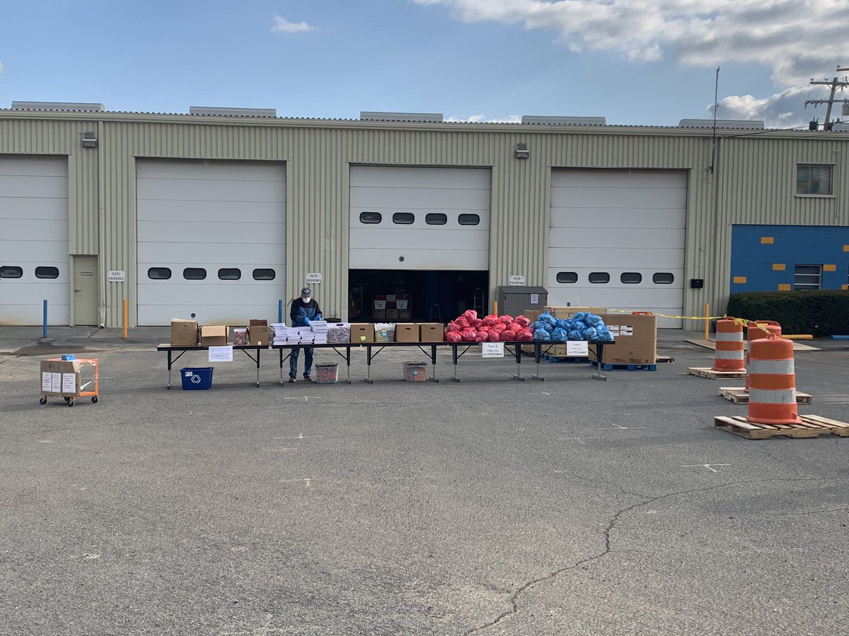 Bright Futures food pack distribution today and tomorrow, 6am - 6pm.  We have added basic school supplies! <a href="/TRitenour11/">Teresa Ritenour</a> @fcpsk12 <a href="/jim_angelo_1969/">Jim Angelo</a> <a href="/DaveSovine/">Dr. David Sovine</a> <a href="/juliette_myers/">Juliette Myers</a> <a href="/SwoggerJeri/">Jeri Swogger</a>