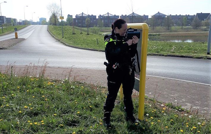 Snelheidscontrole op rotonde Arkemheenweg in Nijkerk..