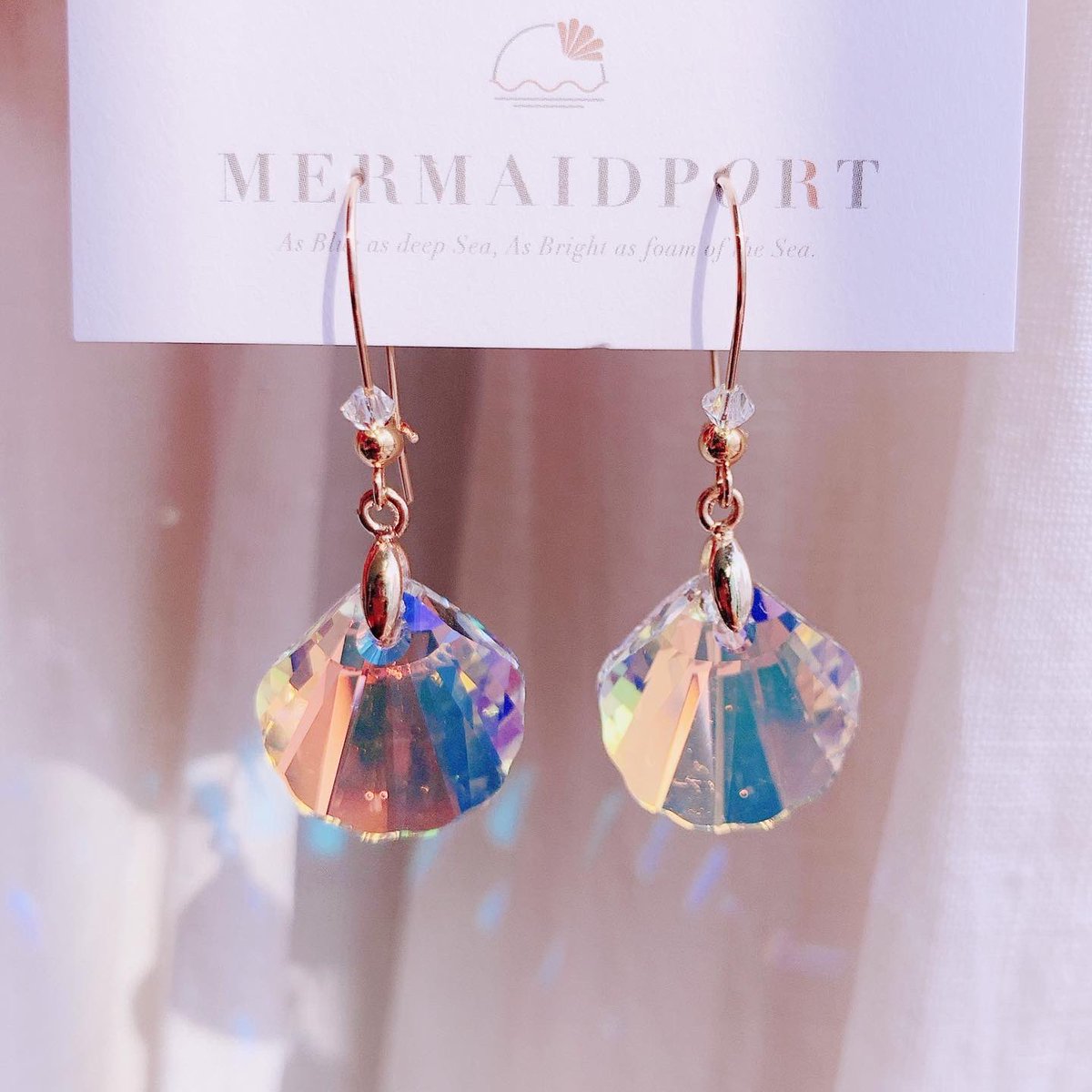 Mermaid_Port's tweet photo. 크리스탈 쉘 귀걸이

볼드한 사이즈에 섬세하게 컷팅된 조개 스와로브스키의 영롱함을 최대한으로 연출한 디자인입니다. 빈티지한 키드니훅으로 유니크하면서도 영롱한 디테일을 완성합니다

4/16~23일 
신상할인 10% 진행중!

https://t.co/YXQ0l7f9RN https://t.co/DQI225AZhq