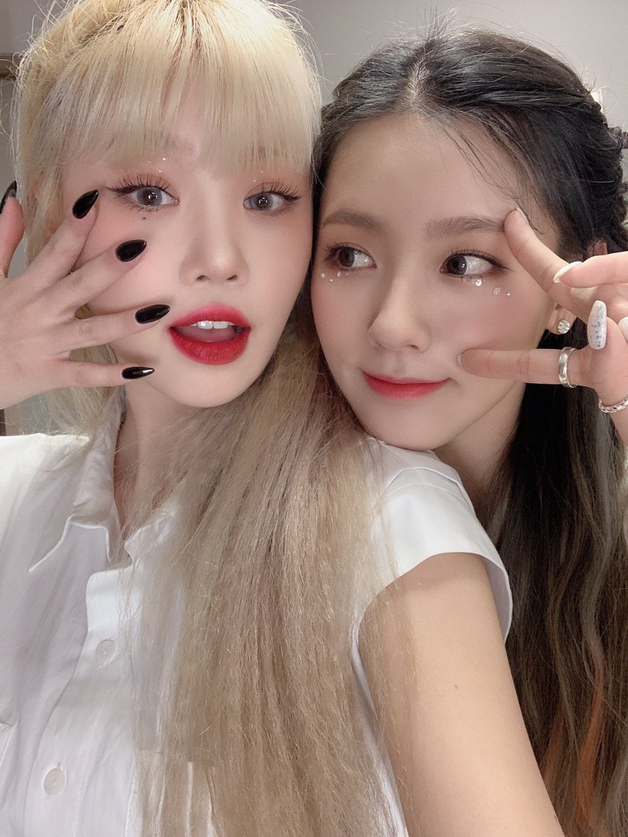 official_i_dle's tweet photo. [#미연] 네버랜드가 만들어준 소중한 1위 감사합니다 더 멋진 아이들이 될게요🎁🎉❤️❤️

https://t.co/nxd1MXweuZ https://t.co/BLJW2YiUHS