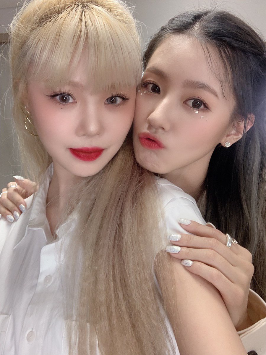 official_i_dle's tweet photo. [#미연] 네버랜드가 만들어준 소중한 1위 감사합니다 더 멋진 아이들이 될게요🎁🎉❤️❤️

https://t.co/nxd1MXweuZ https://t.co/BLJW2YiUHS