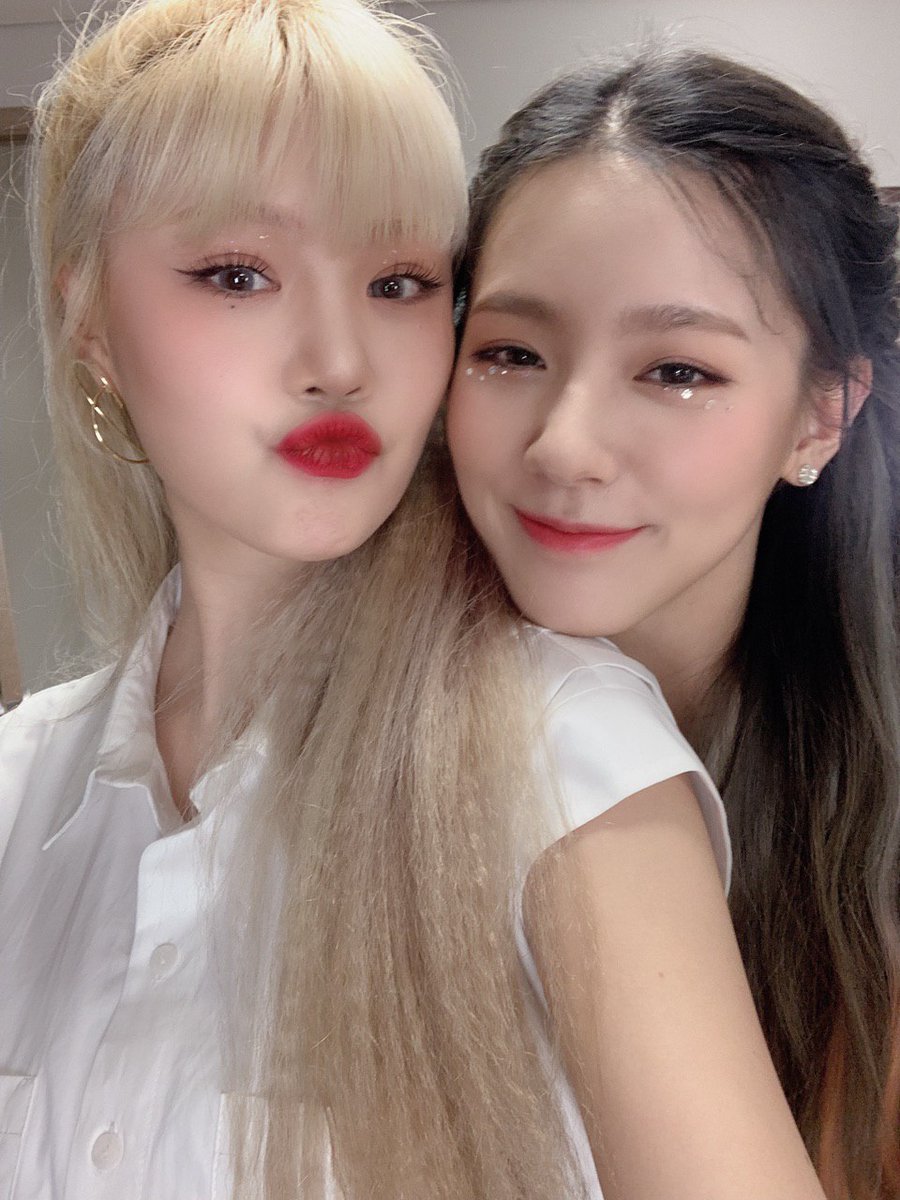 official_i_dle's tweet photo. [#미연] 네버랜드가 만들어준 소중한 1위 감사합니다 더 멋진 아이들이 될게요🎁🎉❤️❤️

https://t.co/nxd1MXweuZ https://t.co/BLJW2YiUHS