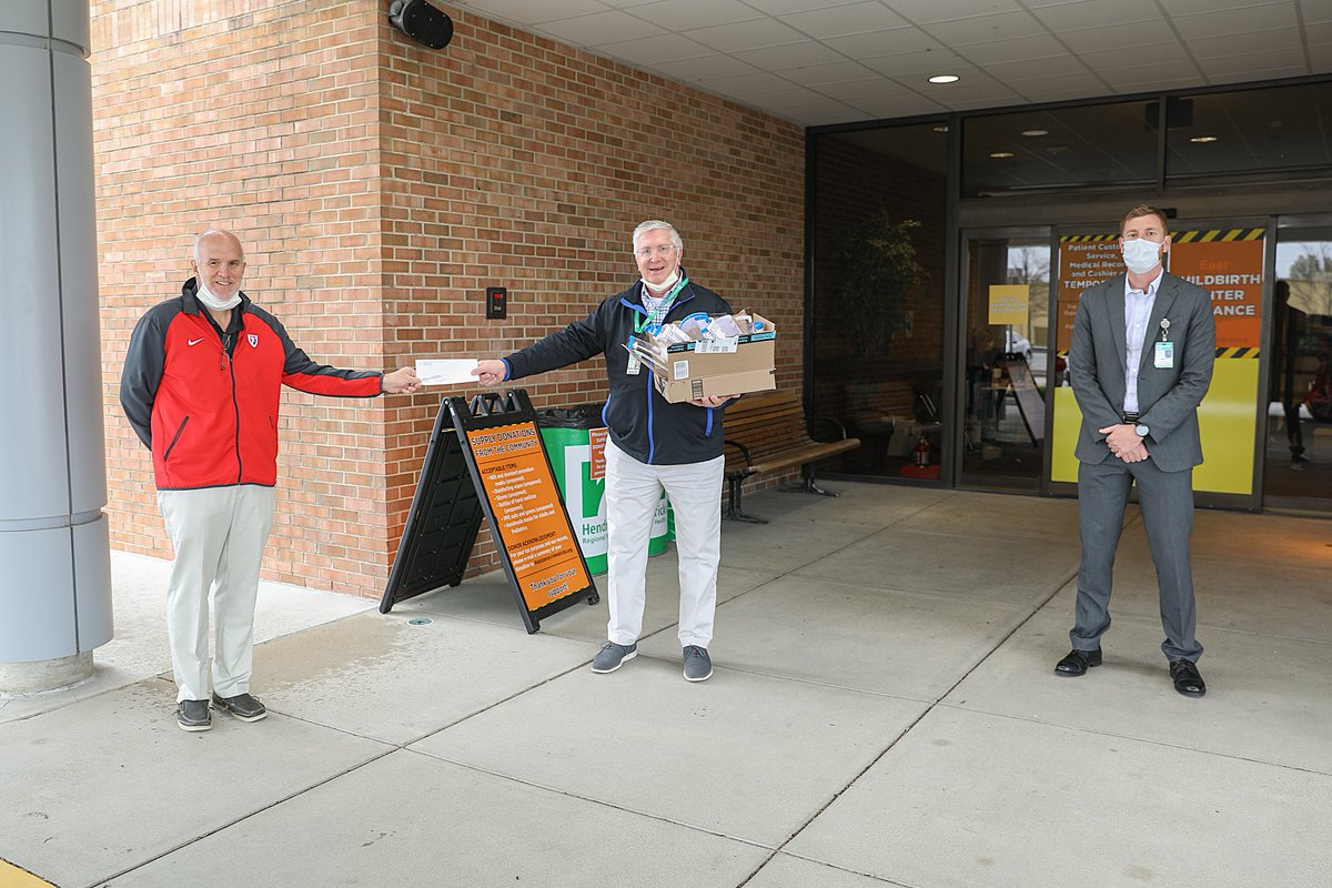 HendricksHealth's tweet photo. “We're very blessed that organizations and individuals continue to help during this unprecedented time. I'm very grateful to our friends @PCSCQuakers for purchasing over 600 meals for our talented team,” said @HendricksHealth President & CEO Kevin Speer. #RelentlessDedication https://t.co/iydEb90ShF