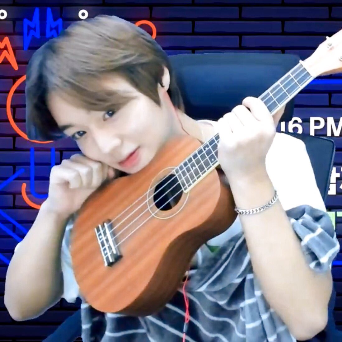 오늘 정말 귀여웠어요 ㅋㅋ 계속 떠올리는 그 멜로디...

#박지훈 #parkjihoon