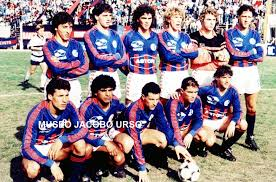cuervogimenez79's tweet photo. Quinta entrega de mi libro #VeinteRelatosCuervos. Hoy, una goleada que nos comimos con el Bicho en la cancha de Español en el torneo 89/90. Pero el partido nos tenía guardada una sorpresa. 

https://t.co/DHzJqpRIAF https://t.co/nNLhEkxIHO