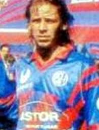 cuervogimenez79's tweet photo. Quinta entrega de mi libro #VeinteRelatosCuervos. Hoy, una goleada que nos comimos con el Bicho en la cancha de Español en el torneo 89/90. Pero el partido nos tenía guardada una sorpresa. 

https://t.co/DHzJqpRIAF https://t.co/nNLhEkxIHO