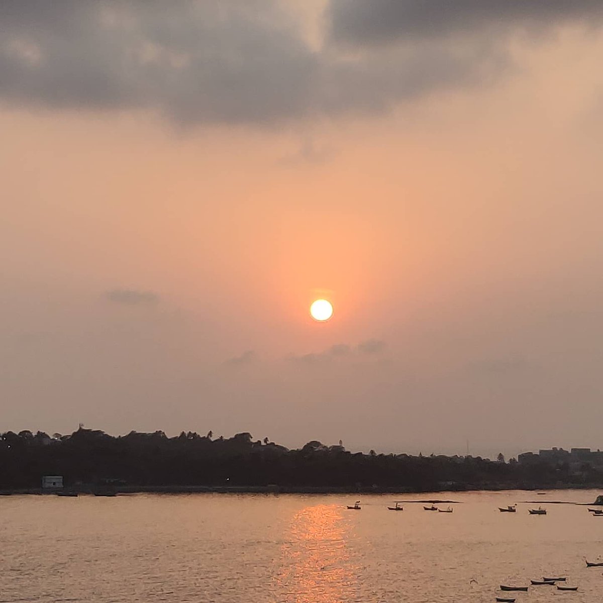 AfrozShah1's tweet photo. Good bye 16th April 2020.

Every cloud has a silver lining.

Every day has a sunset and a sunrise.

The mess made by humans - on this planet -  is far too much.

Our planet - we share with other species.

Our rights must be balanced with the rights of other species . https://t.co/Qmp3YKtR6m
