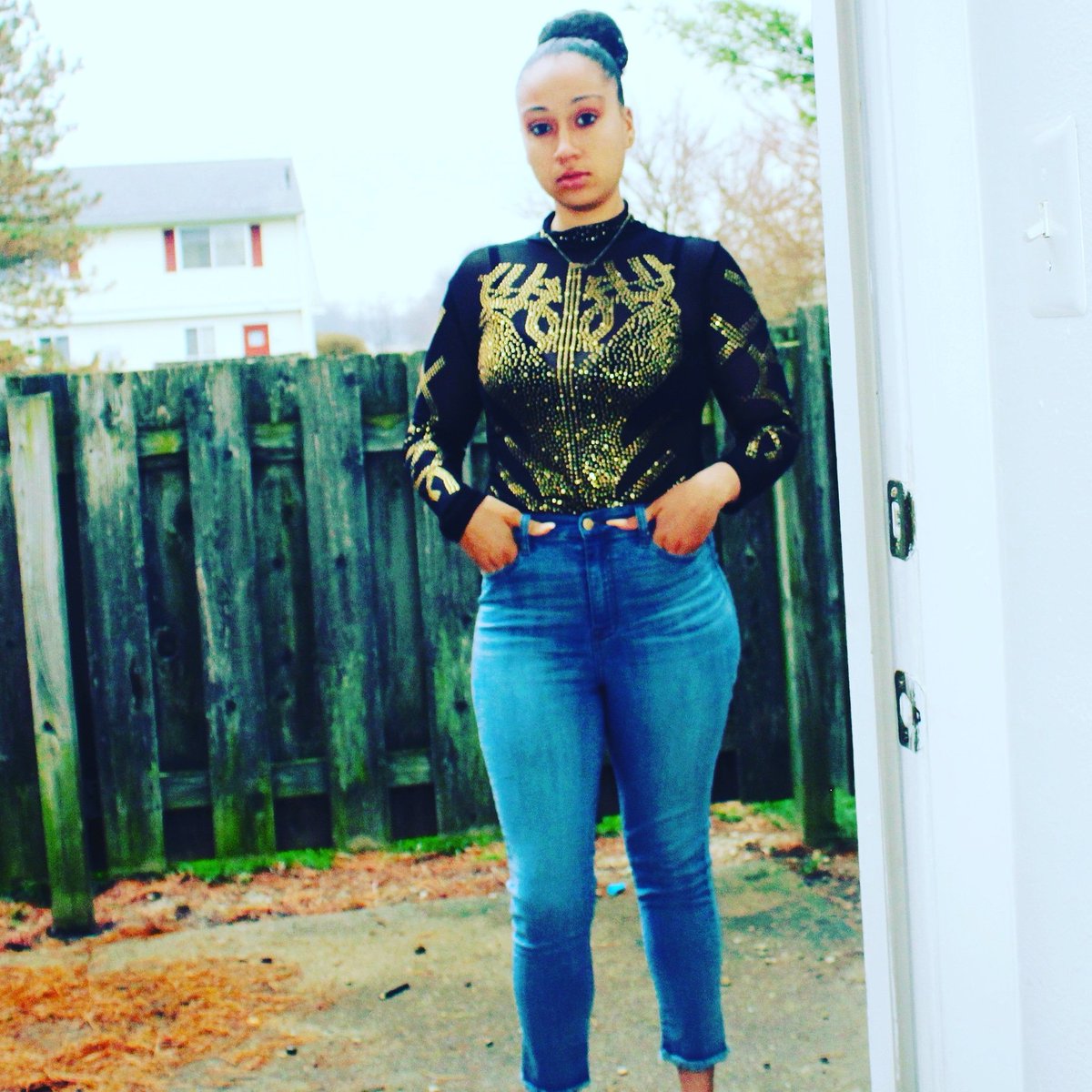 Queenof55548189's tweet photo. ❤❤❤❤ Goodmorning 
#GoodMorning #chicnyc @ChicnycRunway 
#buns https://t.co/XhNpyfqD35