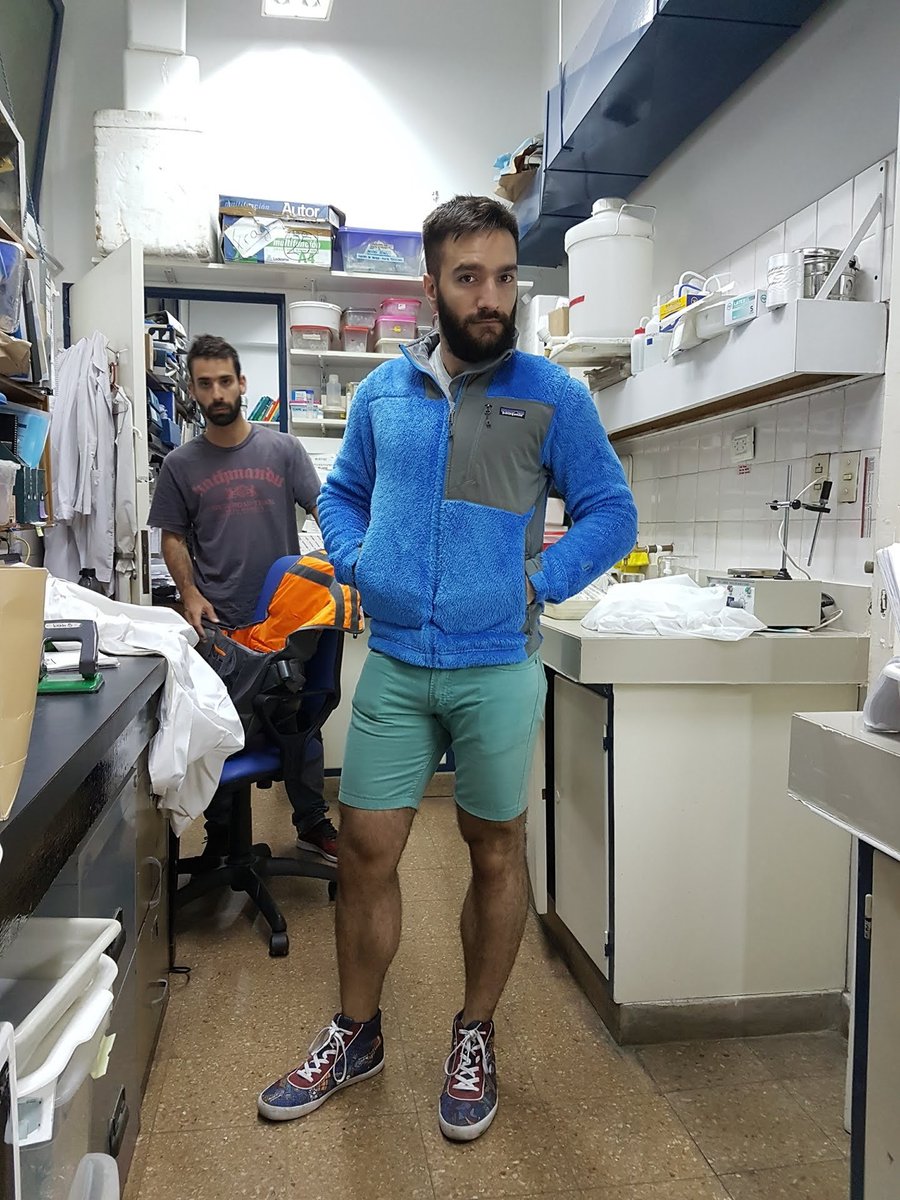 FedeOrgam's tweet photo. Quien dijo que los científicos nos vestimos mal, AJAJAJAJAJ no puedo creer el vomito de colores que tenia encima!!! #Juerte #Conicet #Tbt https://t.co/M2lx9QYaYG
