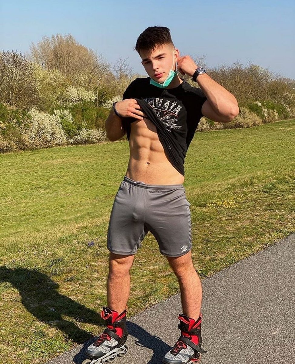 GrindrptyPty's tweet image. Si van a salir durante está cuarentena, recuerden colocarse correctamente la mascarilla/cubre bocas