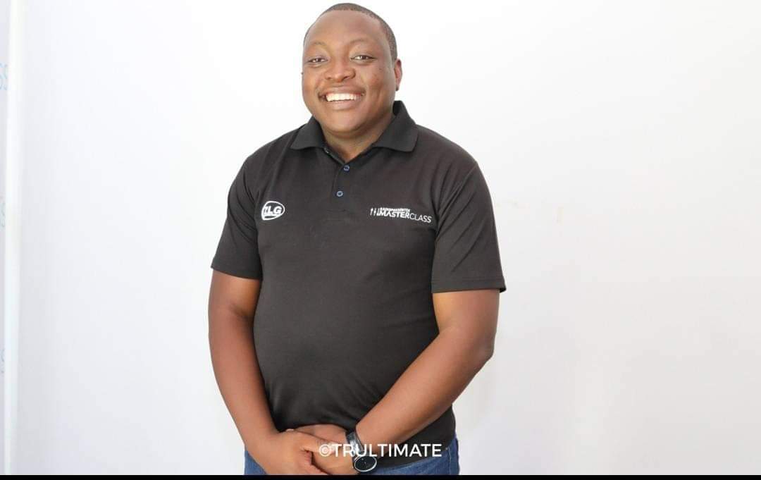 It's a birthday!

Happy birthday to our operations manager @iwchikoto! 
We call him Mr. Large! Please follow and show him some love!
More life, health and wealth!

#masterclassmoments #birthdayboy 
#radiomasterclasszw
#rpm2020 #StayHomeStaySafe