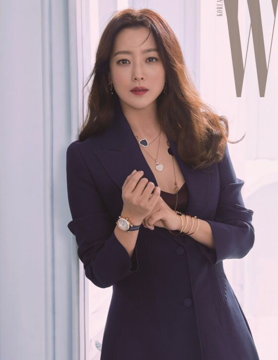 Kim Hee Sun, 43