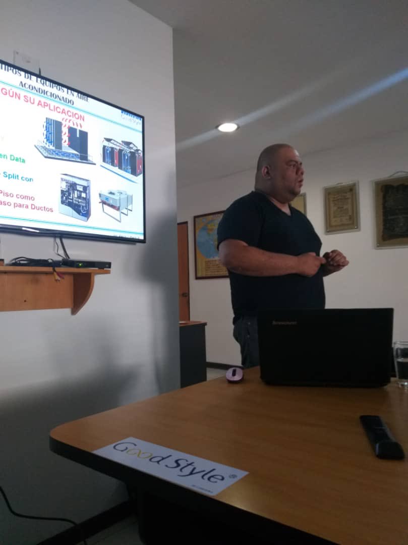 AcadGoodStyle's tweet image. #TBT Adiestramiento Dictado en las Instalaciones de nuestro aliado Latinimpor Importador exclusivo de nuestra marca GoodStyle #aireacondicionado #adiestramiento #equipos