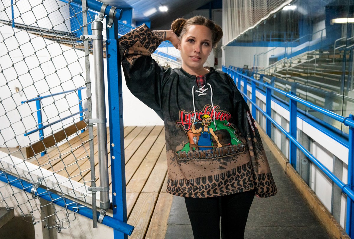 andriar989's tweet photo. https://t.co/jjHjuqsGzI

Mess Bucket Comics new hockey jerseys out now!
Photography @acronymofficial https://t.co/xu7XKXkcJQ
