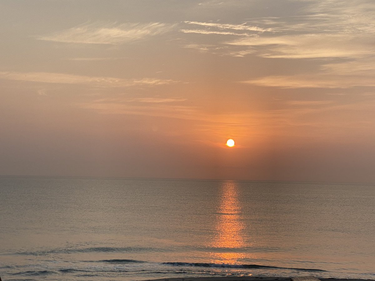 Collins077's tweet photo. I was able to catch this beautiful sunrise on a 4 mile run this morning. It’s the little things that mean the most these days🙏🏽. #SDPBCScience @pbscience4u @DianaFedderman @Diana__Snider @evacwynar @PBCSDScience @CrissyTab https://t.co/teQ3kzweJW