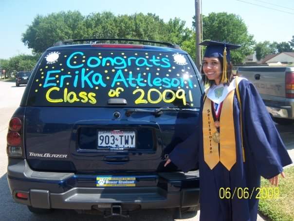 missattleson's tweet photo. Happy #tbt and #ThankfulThursday! Today is College Colors day for HISD's virtual spirit week, and @Leigha_Curry7 and the rest of the Elrod family got me feeling the love, pride, and respect we have for each other even though we are apart. #letlovelead https://t.co/vl1K2Aom0v