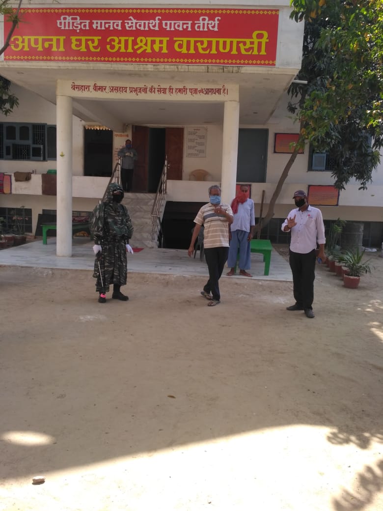 SummerDupaharia's tweet photo. @PMOIndia @HMOIndia @myogiadityanath @self4society @crpfindia @Zulfi07 @NesHqr @CSIGCRPF @DDNewsHindi @dhinakaran1464 @CRPFmadadgaar 
16th day of April,2020
95 Bn, CRPF continued it's sanitization drive. Another day dedicated towards #WarAgainstVirus https://t.co/fVGidseJwl