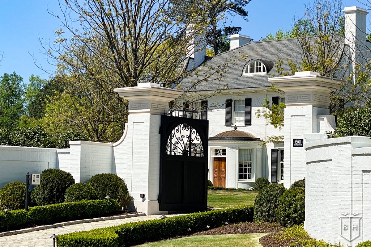 Buckhead's tweet photo. It took several years of intense work to restore the home along West Paces Ferry, but the wait was worth it!
#buckheadatl #welovebuckhead #buckheadatlanta #buckheadhomes #restoredhomes #1920shome #beautiful #realestate #phillipshutze https://t.co/PFFRjwZKBo
