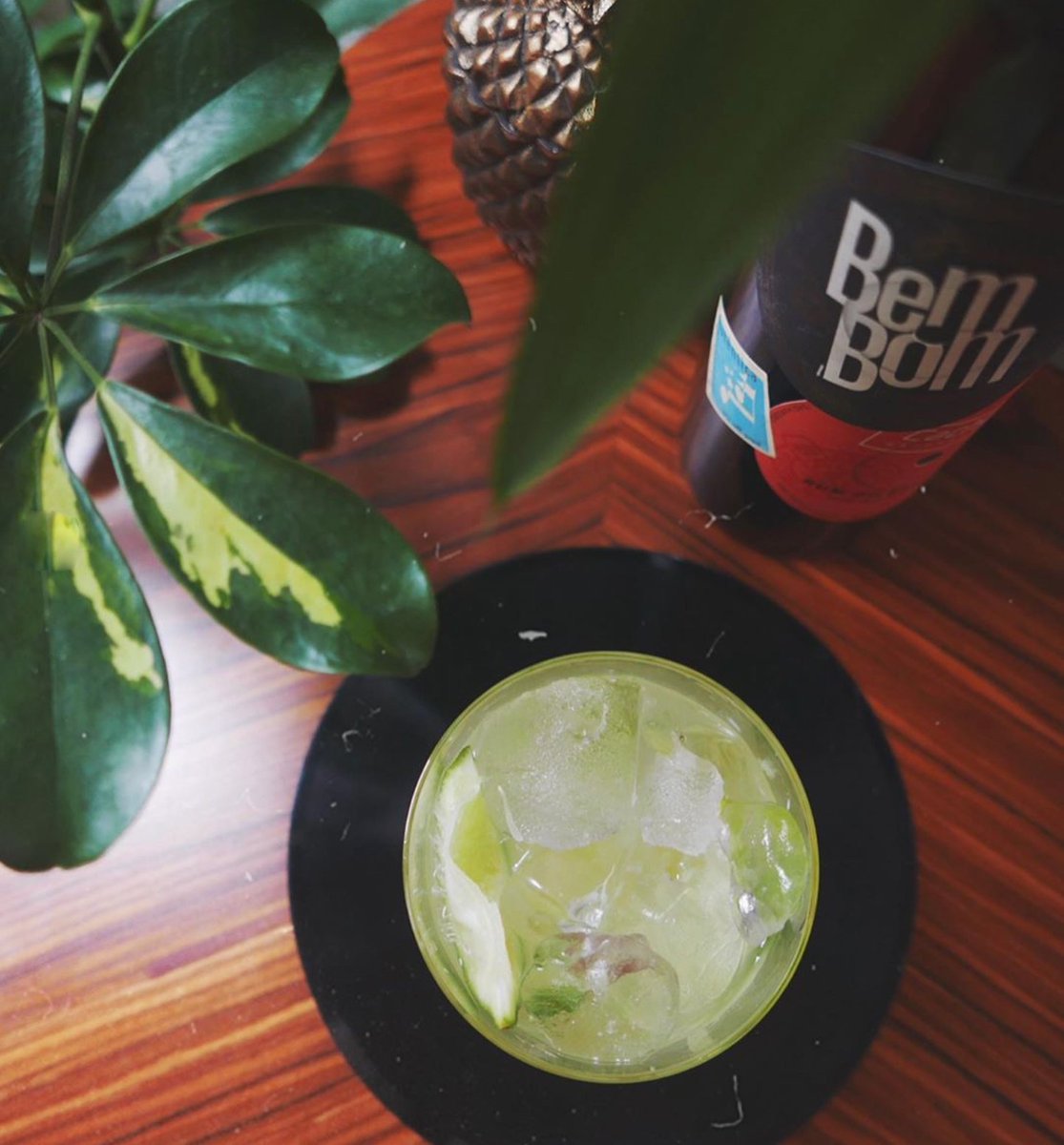 BemBomBrasilRum's tweet photo. @thebonniebartender producing a beautiful Caipirinha with BemBom from home ❤️looking good!

#drinkresponsibility

#drink #drinks #drinking #cocktail #cocktails #distillery #spirits #drinksblogger #homebartender #thebonniebartender https://t.co/DVOV2fkPkw