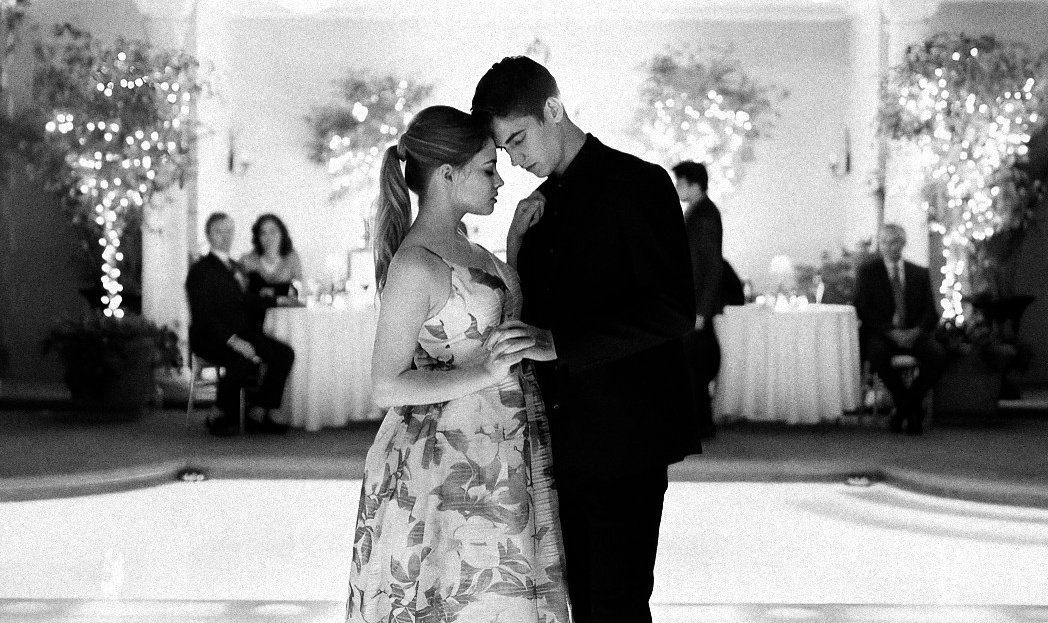 FR_AFTER's tweet photo. Quelques photos de Tessa (Joe) &amp; Hardin (Hero) lors du mariage dans le film #After. 😍🥰 https://t.co/HsPlhuFYfj