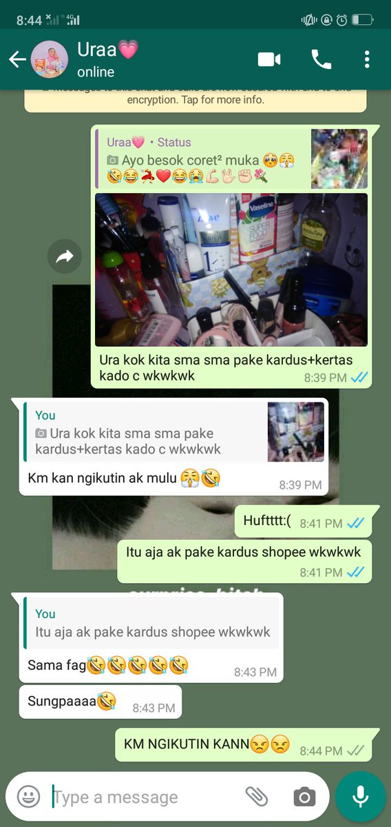 urfcknbae's tweet photo. Sapa lgi yg pake kardus @ShopeeID buat naro skinker+mekap hayo ngaku!😂 https://t.co/4kyxECNOIv