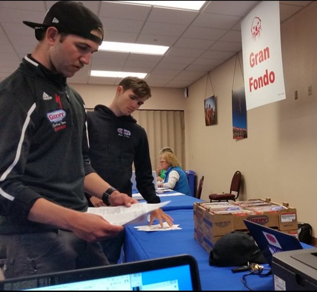 Good morning <a href="/McTubbbin/">Tobin Ortenblad</a> - found this pic from years ago and couldn't help but smile. 🥰 Hope you're well!  #strawberries #bibplacement #newfriendships #TBT