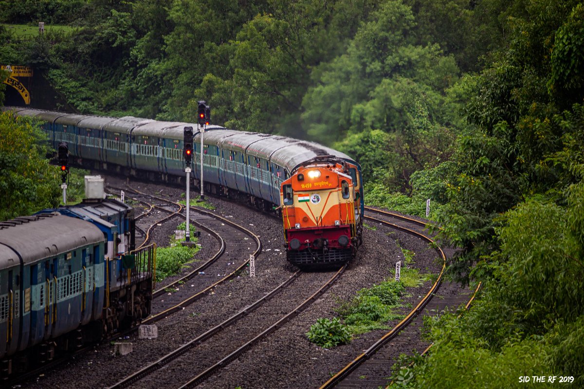 SiddarthAshok's tweet photo. 167 years ! Still strong and serving the nation. π Happy Birthday Indian Railways. β€οΈ Train in frame, 16338 ERS Okha Express led by multi units from DSL/ERS ! π
#IndianRailways #konkan #ernakulam #okha #wearerailfans #canonphotography #nivasar #coastalmaharashtra #alco https://t.co/MmH4Amqi6m
