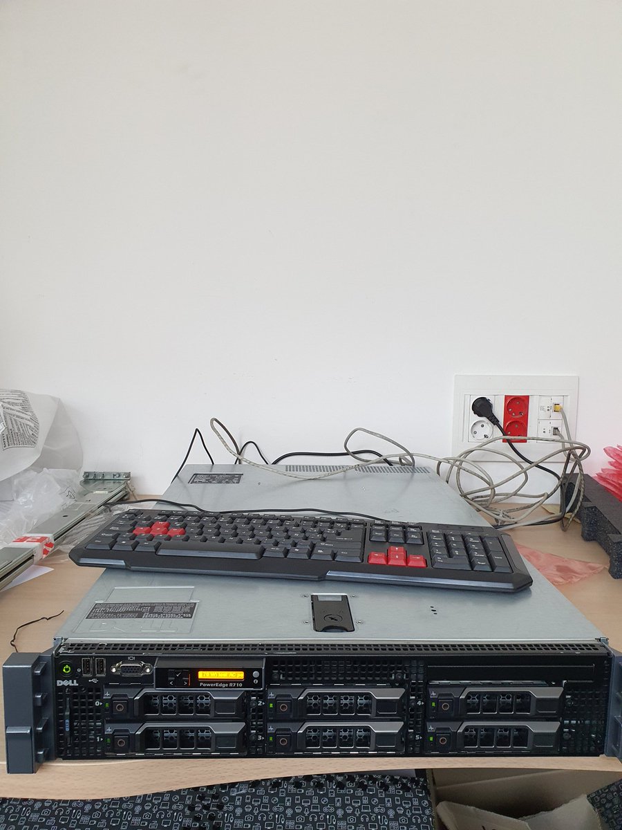 WebUp_ES's tweet image. Seguimos trabajando para ofertar nuevas soluciones #Cloud para #teletrabajo. Hoy toca día de montaje