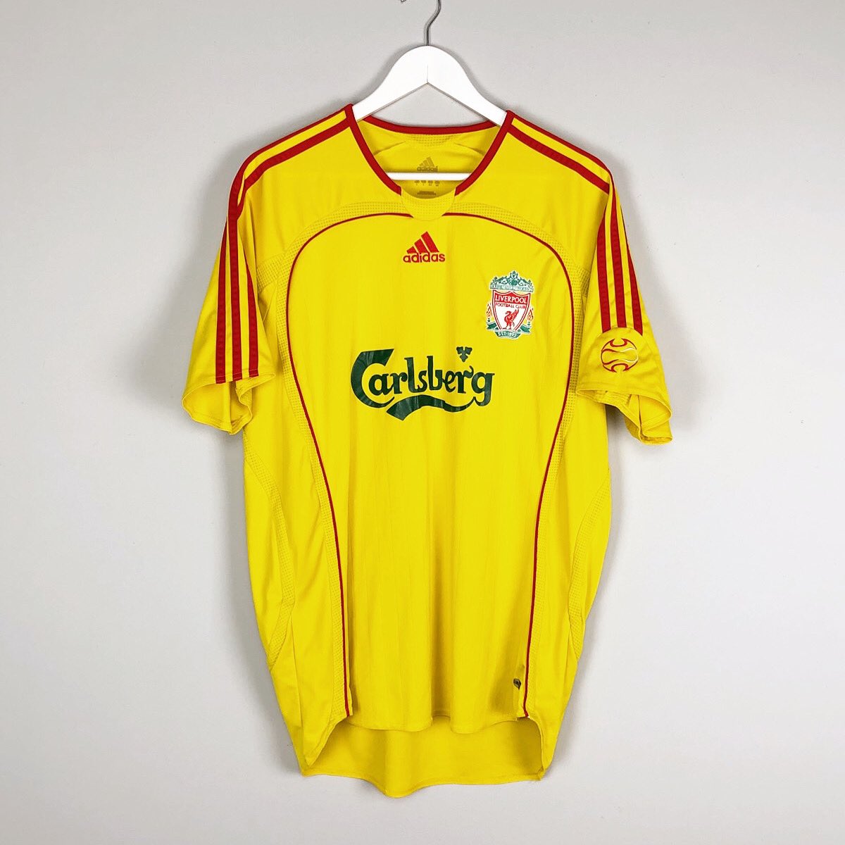 AnfieldRd96's tweet photo. First player that comes to mind when you see this shirt? https://t.co/quyb3qA0aN
