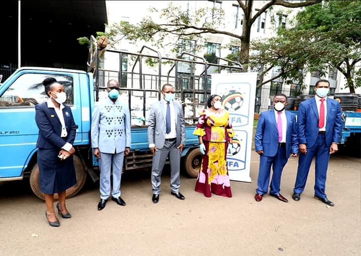 castle_256's tweet photo. EARLIER TODAY; The Federation of Uganda Football Association @OfficialFUFA handed over 12.5 tonnes of rice to the Minister in Charge of General Duties in the Office of the Prime Minister Mary Karooro Okurut  in Kampala. 

#soccerpatriots
#GiftedEra https://t.co/KuCIMc98w6