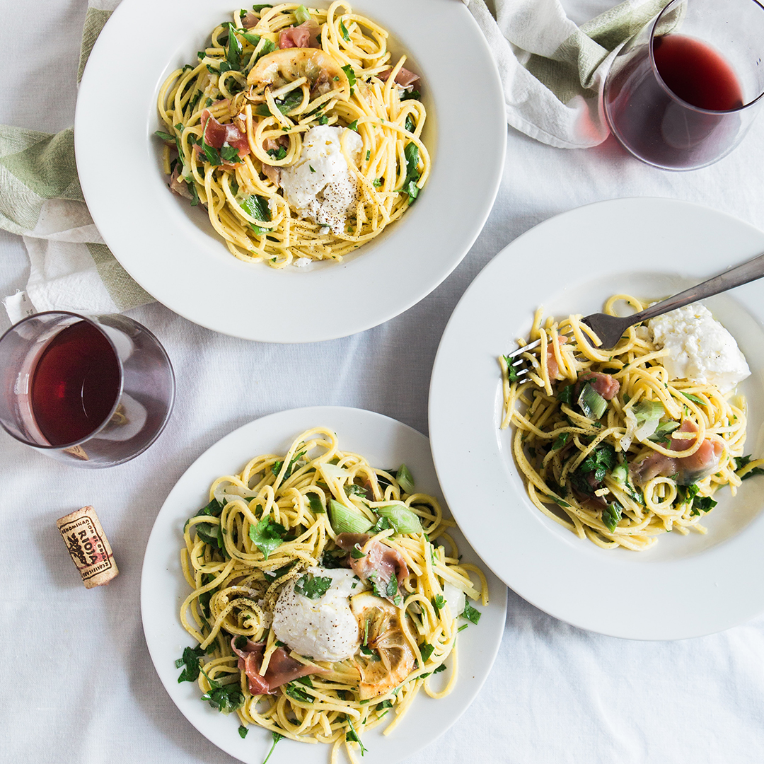 RiojaWine's tweet image. Around the country, #RiojaWine staying home and dining in with Landry's Inc. Restaurants. #entertowin a  complimentary $50 gift card. Restaurants open for delivery and pick up, and 50% off select wines to go. bit.ly/RiojaLandrysGi…