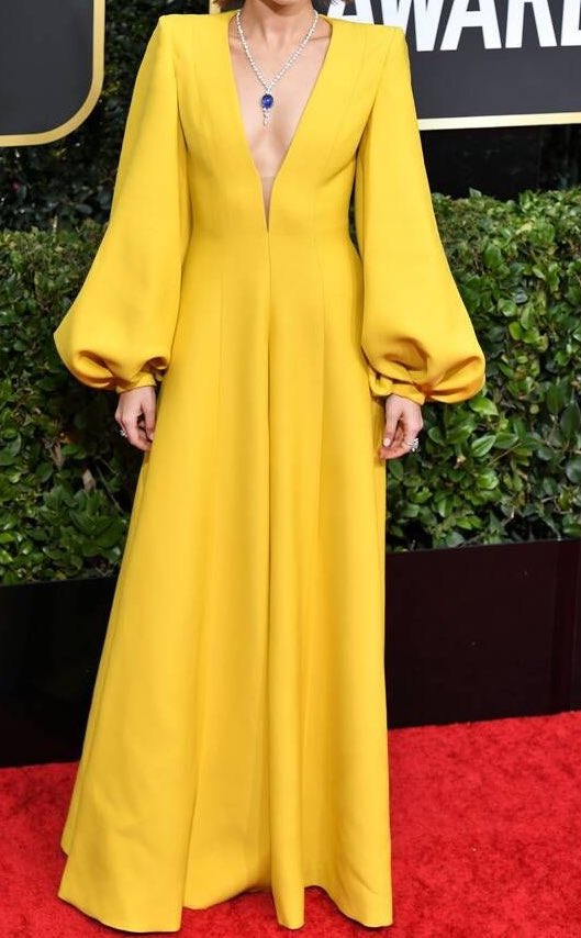 2020 has been all about colors, at least before corona made us all hide in our homes. Since the beginning of the year celebrities walked down the red carpet with dresses in bright colors, even if it was still winter.