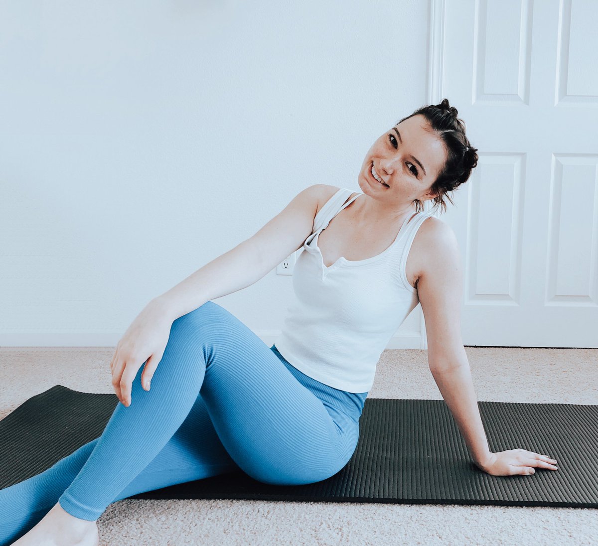 CBeechFresno's tweet photo. Need a boost 🔥 while you’re stuck at home? 🏡Join us L•I•V•E 🤩today for a {basic} home 💪workout with our CA 💓 Hannah! Leg day is calling... pick up the 📲 phone! #livecbeechfresno #lifesbiggeratthebeech #haveyousignedupyet https://t.co/EANcCLmQzg