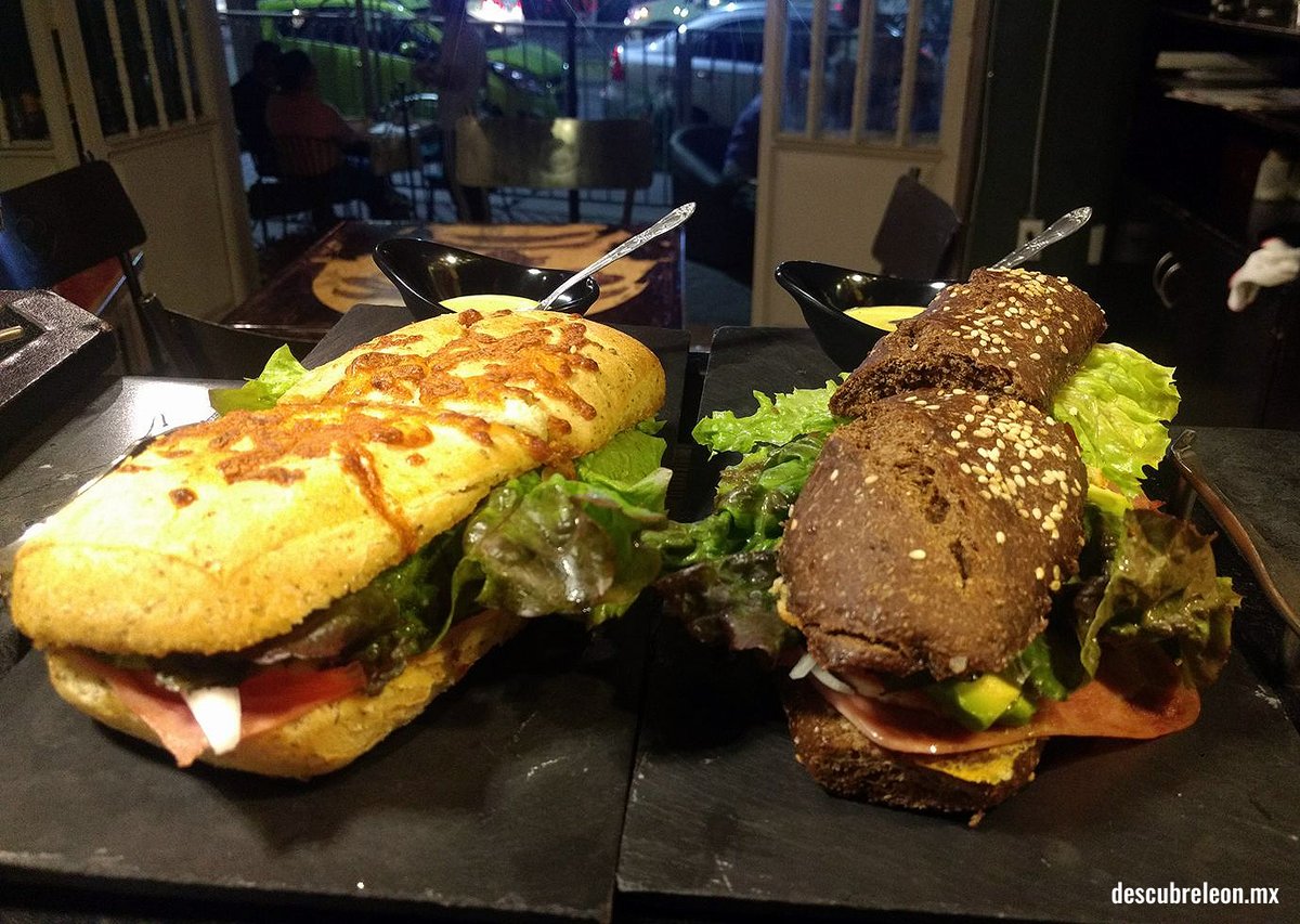 descubreleon's tweet photo. ¿Ya agotaste las recetas familiares y quieres comer algo diferente? Ordena unos deliciosos baguettes de Berlín Café, preparados con estrictas medidas de higiene! Haz del confinamiento algo placentero y apoya los negocios locales 🥪🤤😁 https://t.co/aAk8D2rlKk
#quecomerhoy #leonmx https://t.co/ivxr1R3TKd