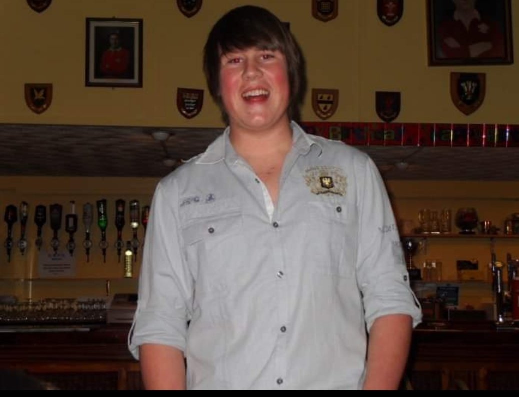 CrumlinCC's tweet photo. @SimonVeall1
High score: 202* @MonmouthCC
Best Bowling:5/31 @wh_cc
Favourite opposition: @RadyrCC
Favourite ground:@MenaiCC
Best tea: @CreigiauCC
Best player played with: @tombaker94
Favourite moment in cricket: 5 promotions in 6 years from conference 4 to @SEWCLeague 2  #HALACCC https://t.co/VOl7hYZk3Z