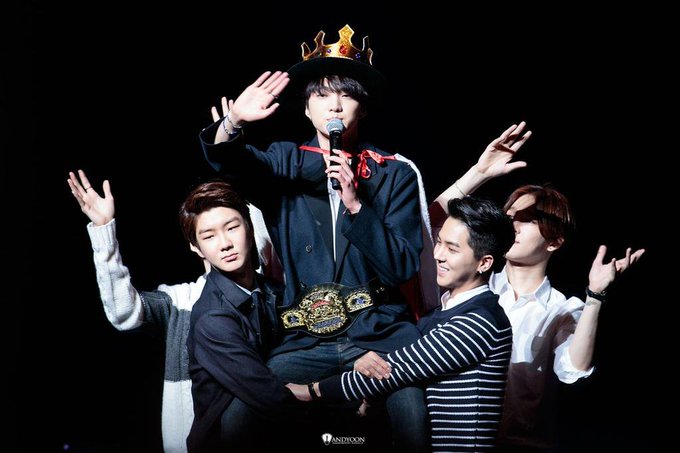 kingseungyooon's tweet photo. @soompi @rockrebelxx After 10 years 😭 Finally YOLO is coming 💙
#WINNER #위너 @yginnercircle #WinnerAlwaysGoUp https://t.co/x1uColDag6
