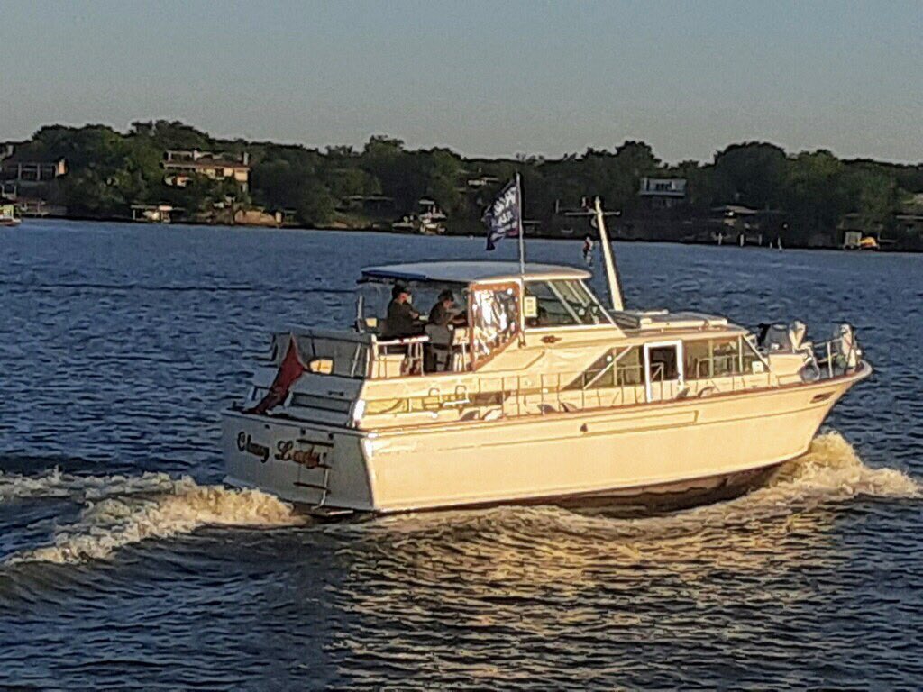 TreyBull's tweet photo. Cruising into the corona virus. #eaglemountainlake #chriscraftcomnander42 #chriscraftcommander https://t.co/WLEFbC3Xw1