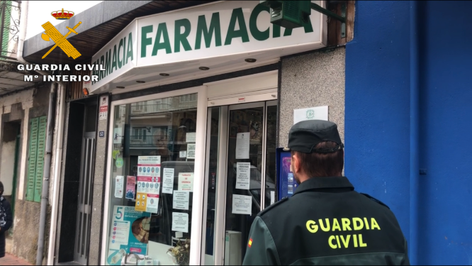 periodiconavas's tweet photo. https://t.co/fGfM4nJP6N Reparto de mascarillas en la provincia. Guardia Civil, Policía Local y Protección Civil. https://t.co/lYb6aBkUOi